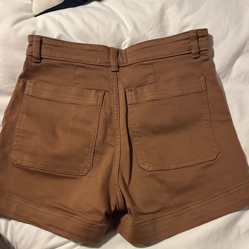 Everlane High-Waist Tan Brown Shorts - Picture 2 of 3